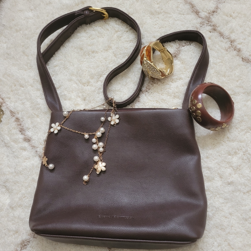 Vintage Stone Mountain Brown Crossbody Bag, crafted from genuine soft leather. - Picture 3 of 16